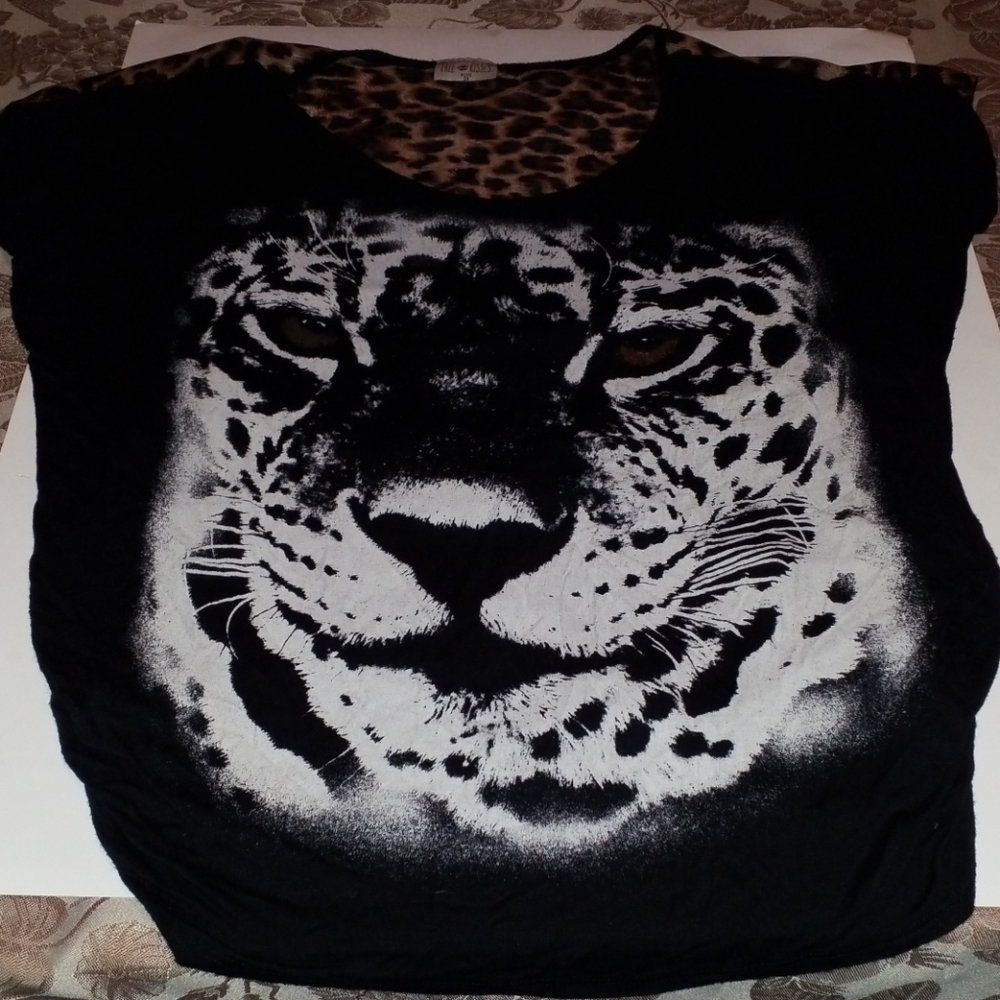 Free Kisses Cougar Print Shirt